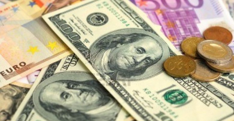 سعر صرف الدولار الأميركي أمام الدينار العراقي في بغداد والبصرة